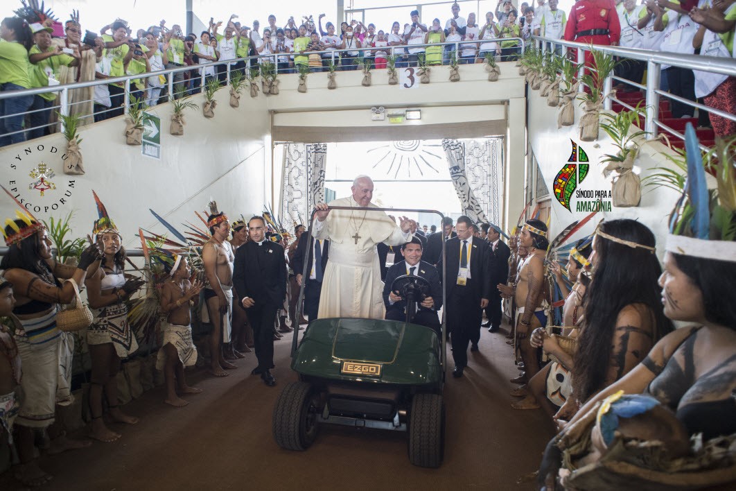 papa visita la amazonia